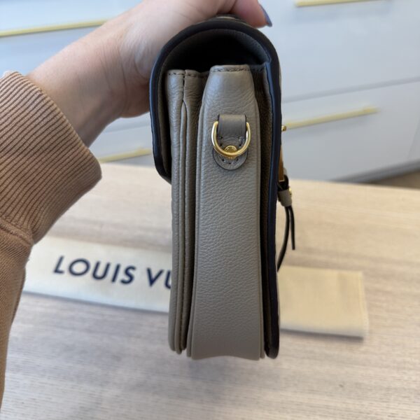 Louis Vuitton Empreinte Pochette Metis Tourterelle