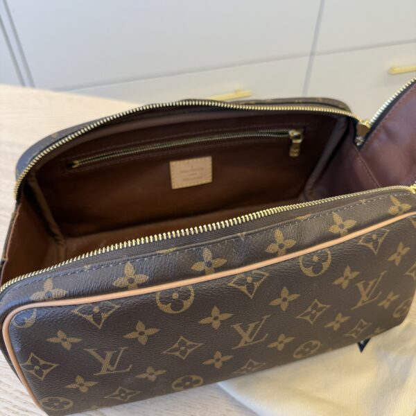 Louis Vuitton Monogram Dopp Kit