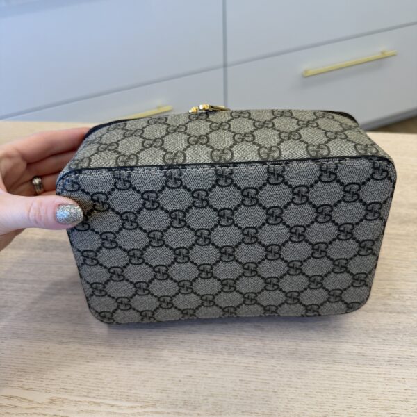 Gucci GG Supreme Monogram Mini Packing Cube Beige Ebony New Acero