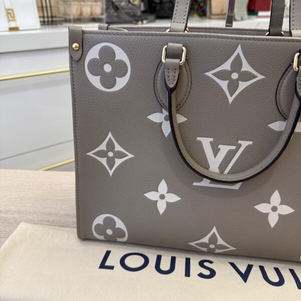 Louis Vuitton Empreinte Monogram Giant Onthego MM Dove and Creme