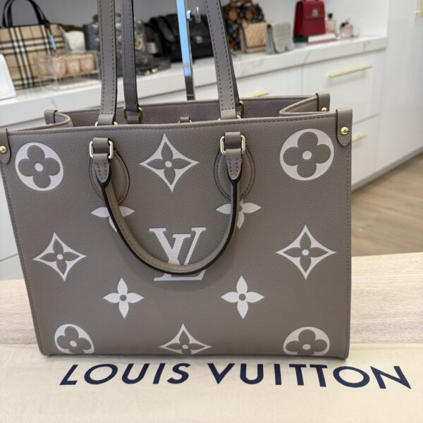 Louis Vuitton Empreinte Monogram Giant Onthego MM Dove and Creme