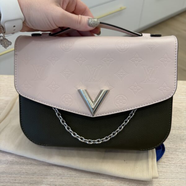 Louis Vuitton Very Calfskin Leather Saddle Shoulder Bag Khaki Green