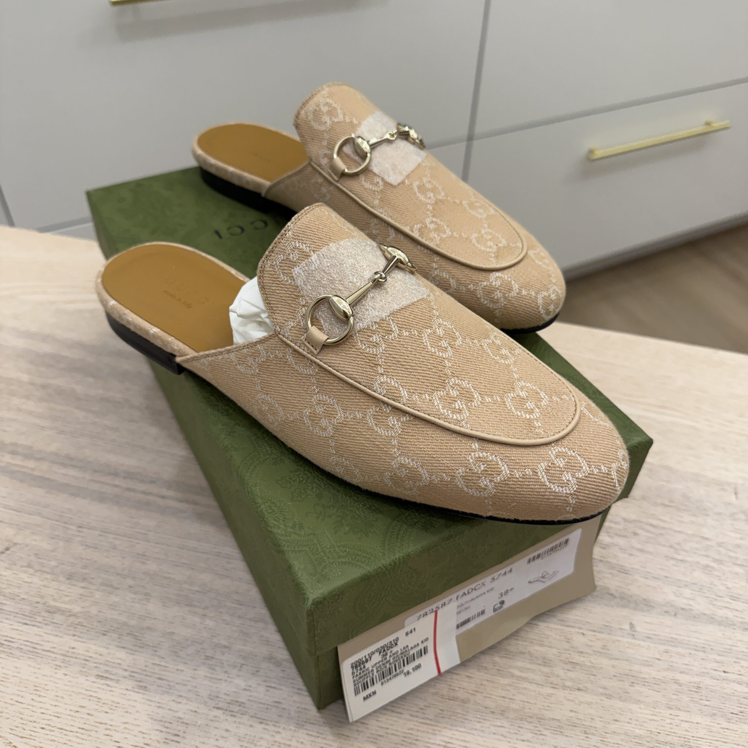 Gucci Womens Princeton Canvas GG Size 38.5