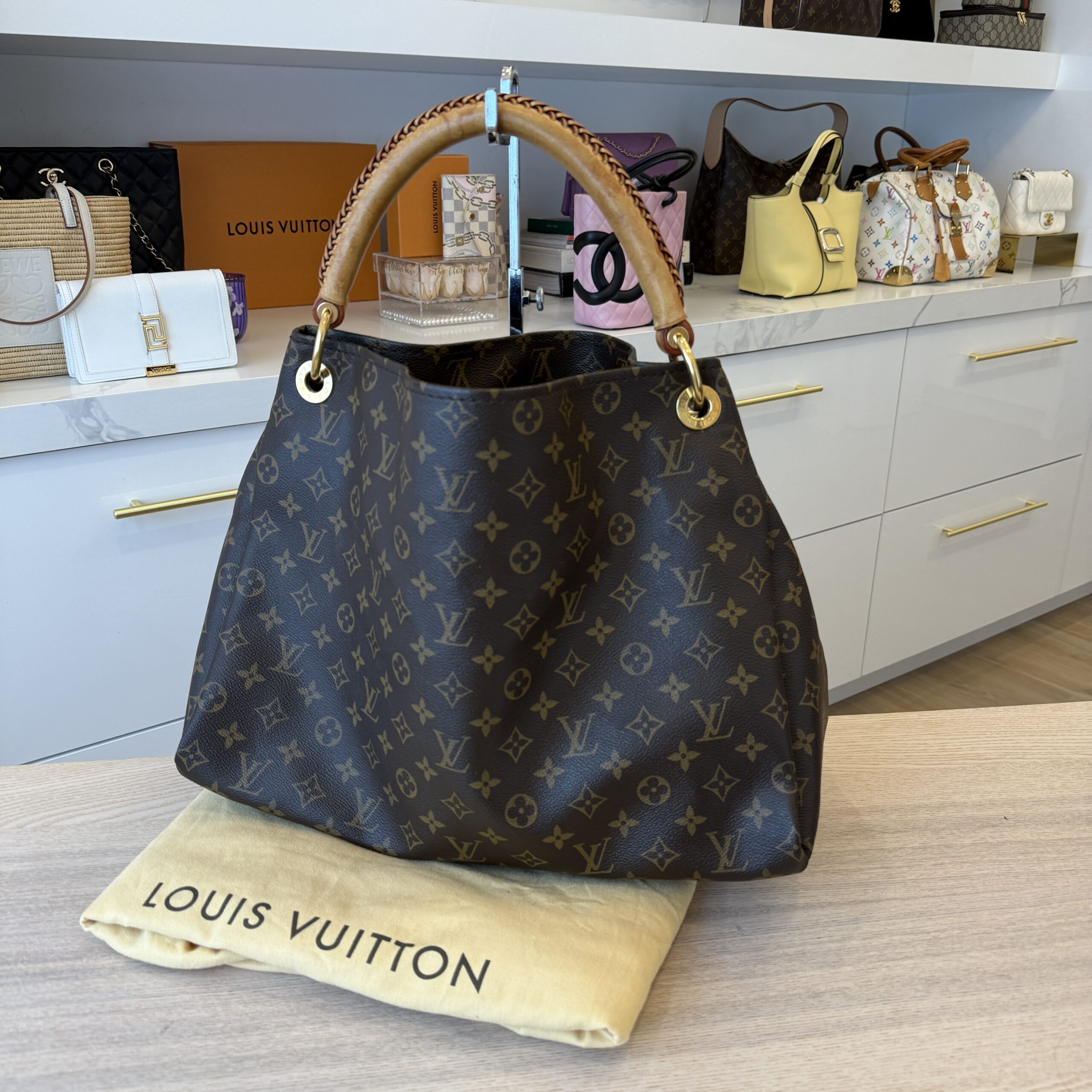 Louis Vuitton Monogram Artsy MM