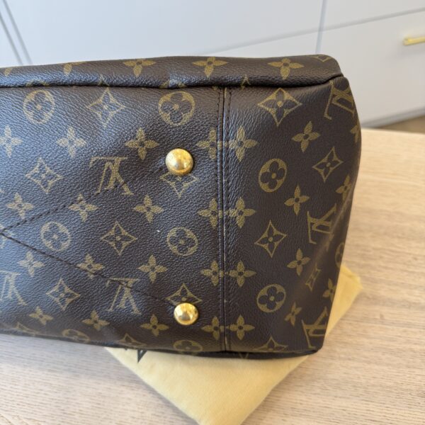Louis Vuitton Monogram Artsy MM