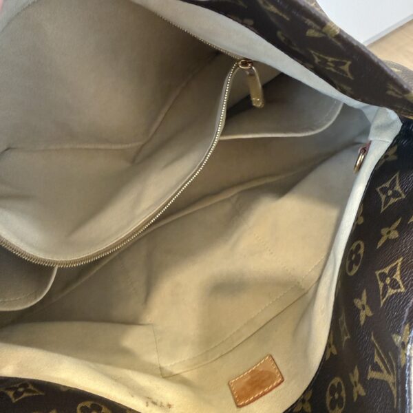 Louis Vuitton Monogram Artsy MM