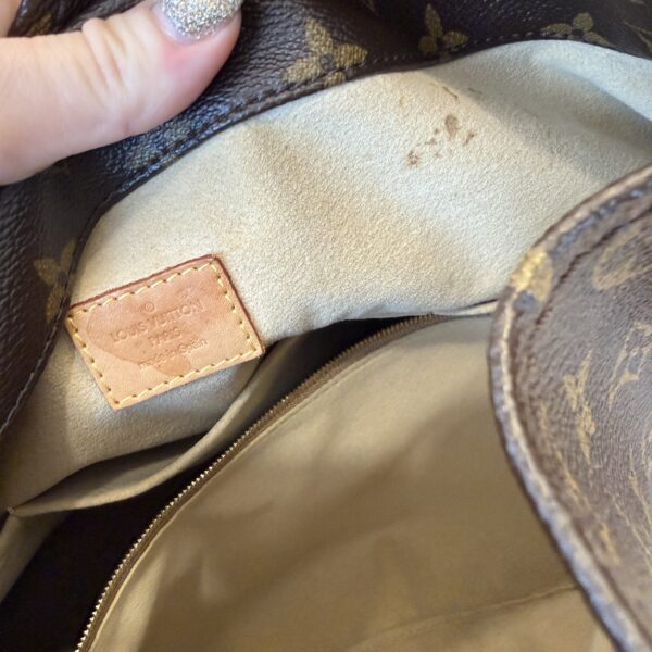 Louis Vuitton Monogram Artsy MM