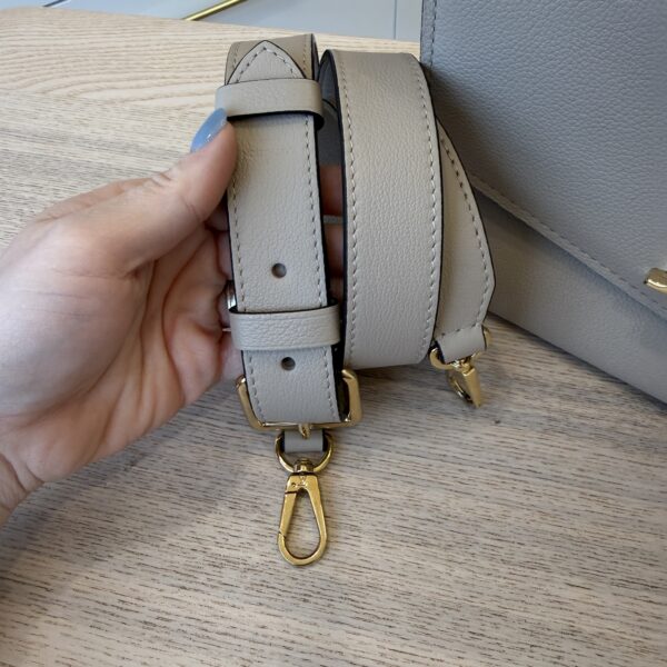 Louis Vuitton Grained Calfskin Lockme Oxford Greige