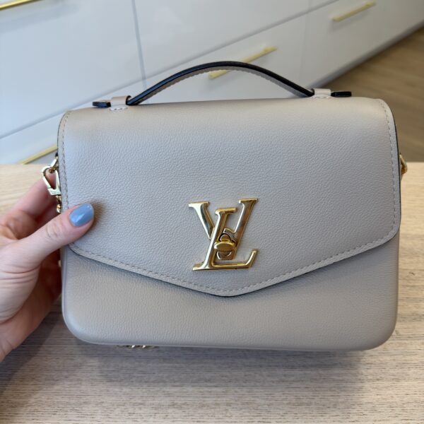 Louis Vuitton Grained Calfskin Lockme Oxford Greige