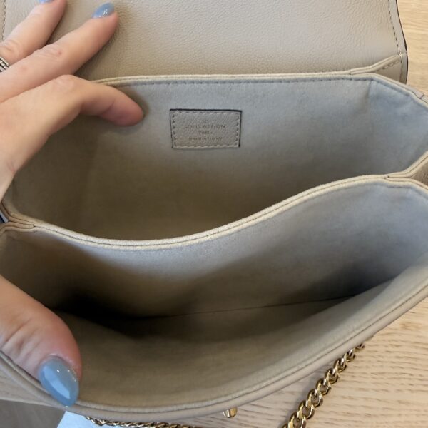 Louis Vuitton Grained Calfskin Lockme Oxford Greige