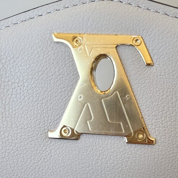 Louis Vuitton Grained Calfskin Lockme Oxford Greige