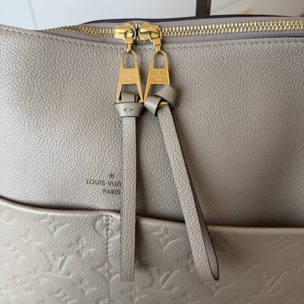 Louis Vuitton Empreinte Maida Hobo Tourterelle