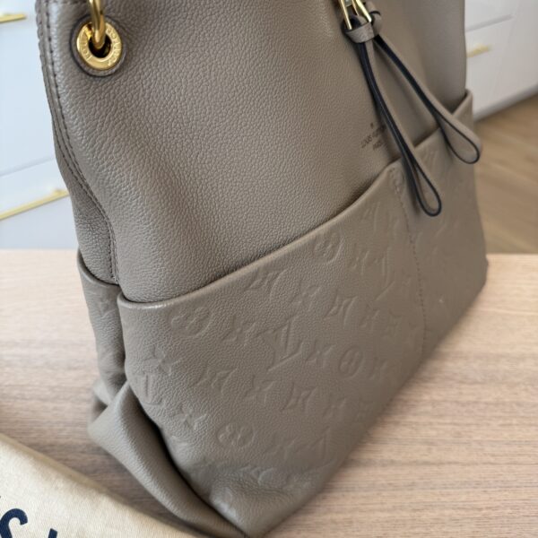 Louis Vuitton Empreinte Maida Hobo Tourterelle