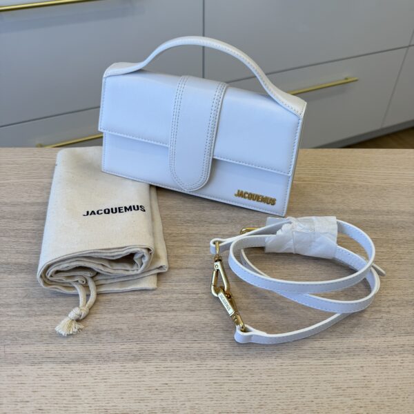 Jacquemus LES CLASSIQUES The large Bambino White