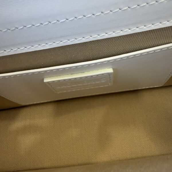 Jacquemus LES CLASSIQUES The large Bambino White