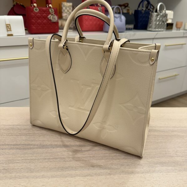 Louis Vuitton Empreinte Monogram Giant Onthego MM Creme
