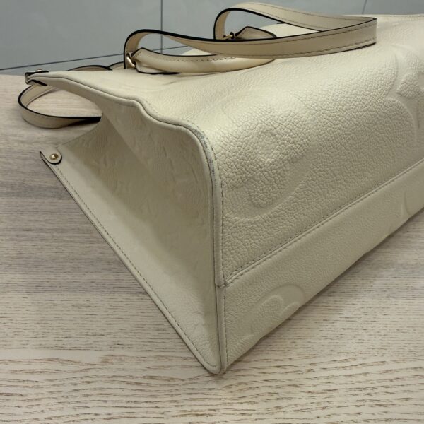 Louis Vuitton Empreinte Monogram Giant Onthego MM Creme