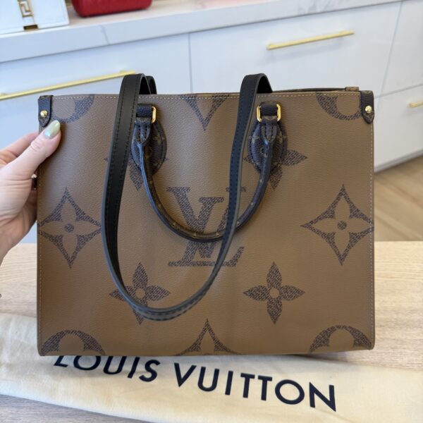 Louis Vuitton Monogram Reverse Giant Onthego MM