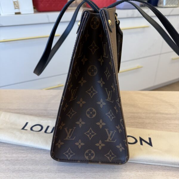 Louis Vuitton Monogram Reverse Giant Onthego MM
