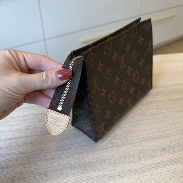 Louis Vuitton Monogram Toiletry 19