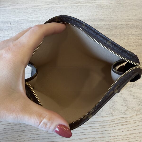 Louis Vuitton Monogram Toiletry 19