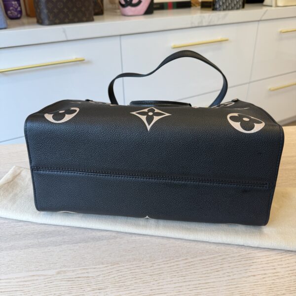 Louis Vuitton Empreinte Monogram Giant Onthego MM Black Beige
