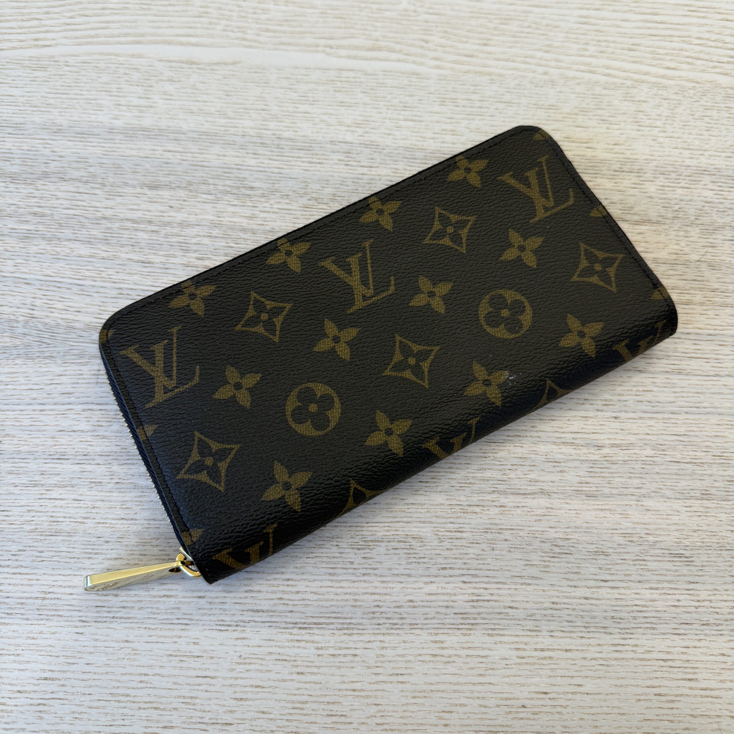 Louis Vuitton Monogram Zippy Wallet