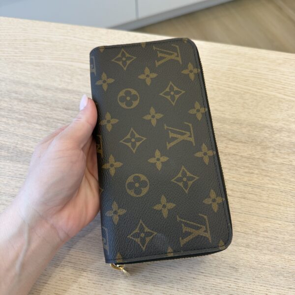 Louis Vuitton Monogram Zippy Wallet