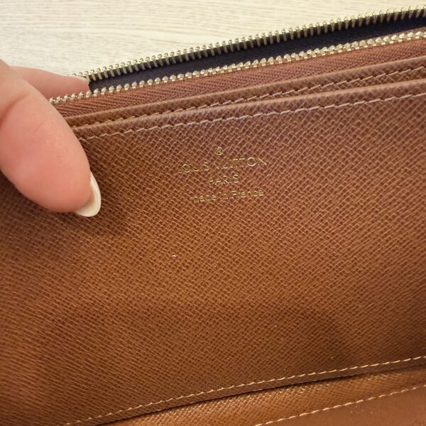 Louis Vuitton Monogram Zippy Wallet