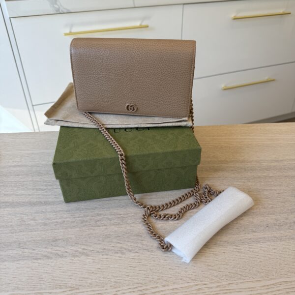 Gucci Dollar Calfskin Enamel Monochrome Mini GG Marmont Chain Wallet Beige