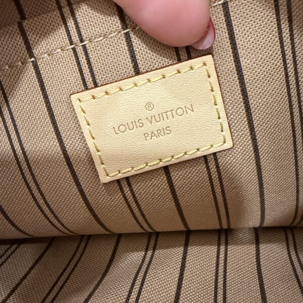 Louis Vuitton Monogram Neverfull Pochette MM/GM