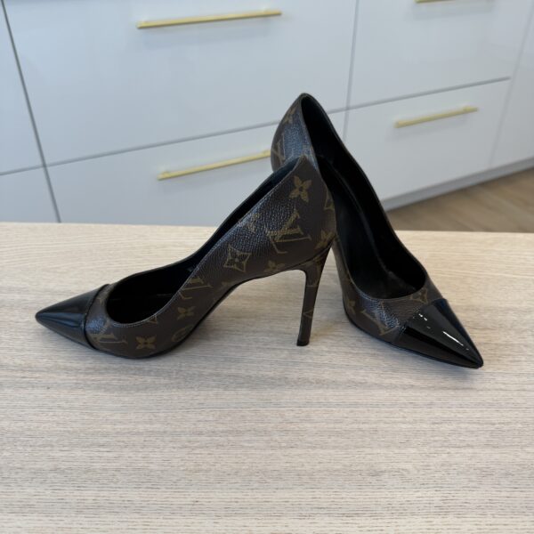 Louis Vuitton Monogram Pumps Women's Size 38 (8)