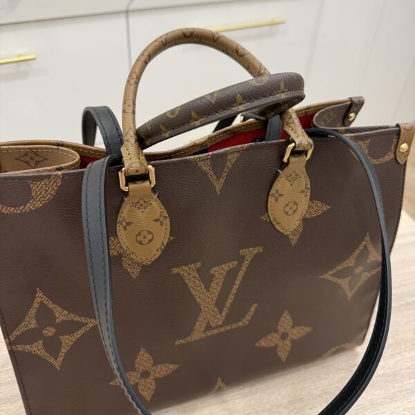 Louis Vuitton Monogram Reverse Giant Onthego MM