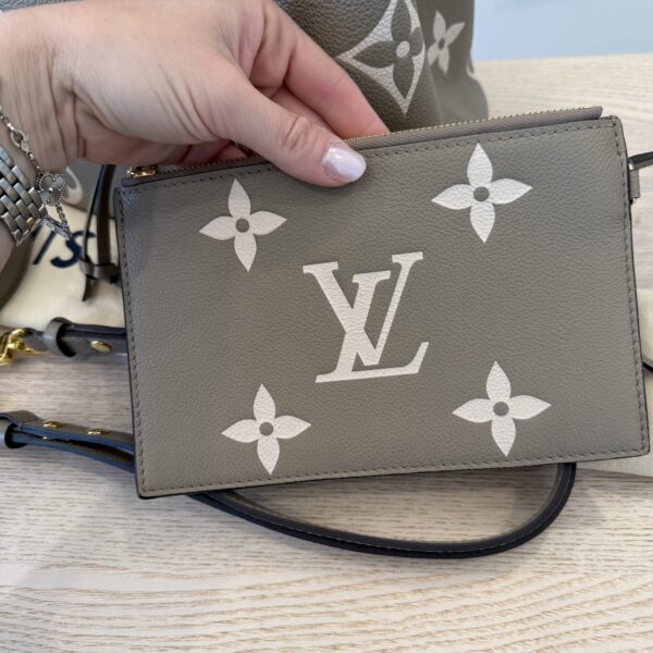 Louis Vuitton Empreinte Monogram Giant Neonoe MM Tourterelle Creme