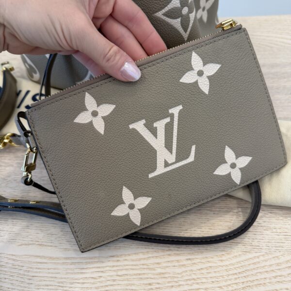 Louis Vuitton Empreinte Monogram Giant Neonoe MM Tourterelle Creme