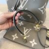 Louis Vuitton Empreinte Monogram Giant Neonoe MM Tourterelle Creme