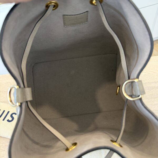 Louis Vuitton Empreinte Monogram Giant Neonoe MM Tourterelle Creme