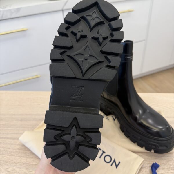 LOUIS VUITTON LV Squad Chelsea Ankle Boot Black