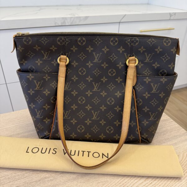 Louis Vuitton Monogram Totally MM