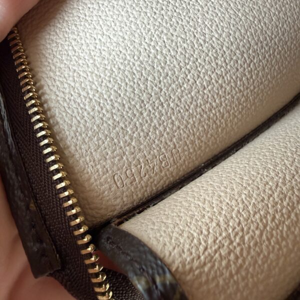 Louis Vuitton Monogram Toiletry 15