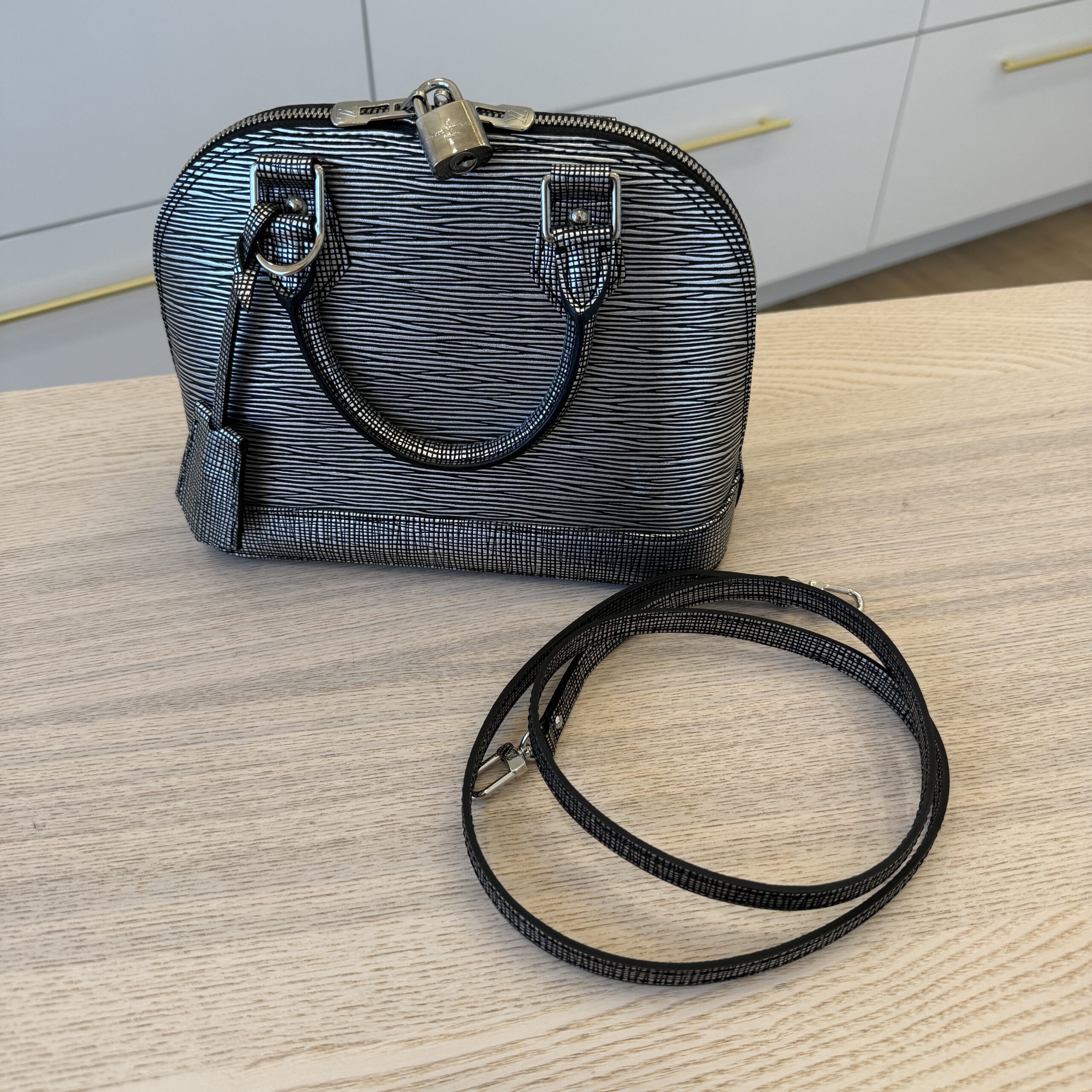 Louis Vuitton Epi Alma BB Platine