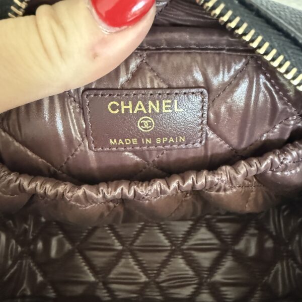 Chanel Curvy Cosmetic Pouch Quilted Caviar Medium