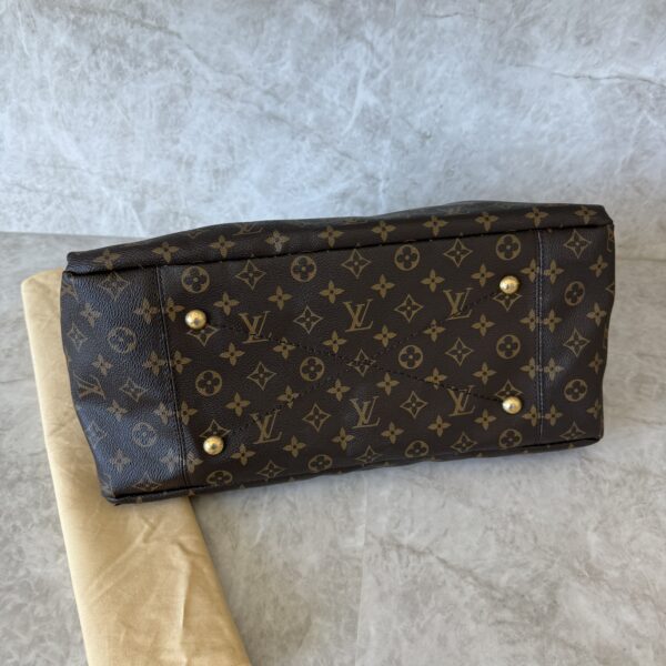 Louis Vuitton Monogram Artsy MM