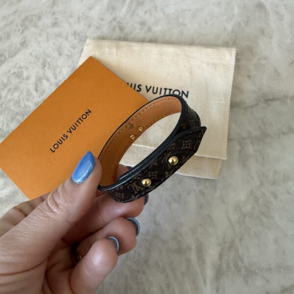 Louis Vuitton Monogram Canvas Essential V Bracelet Size 17