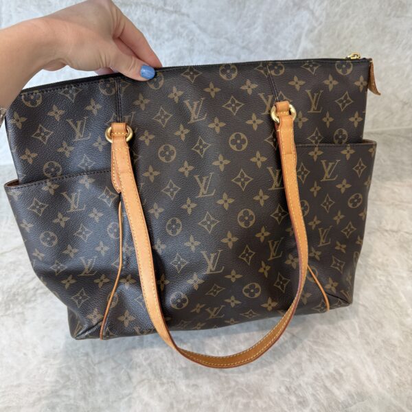 Louis Vuitton Monogram Totally MM