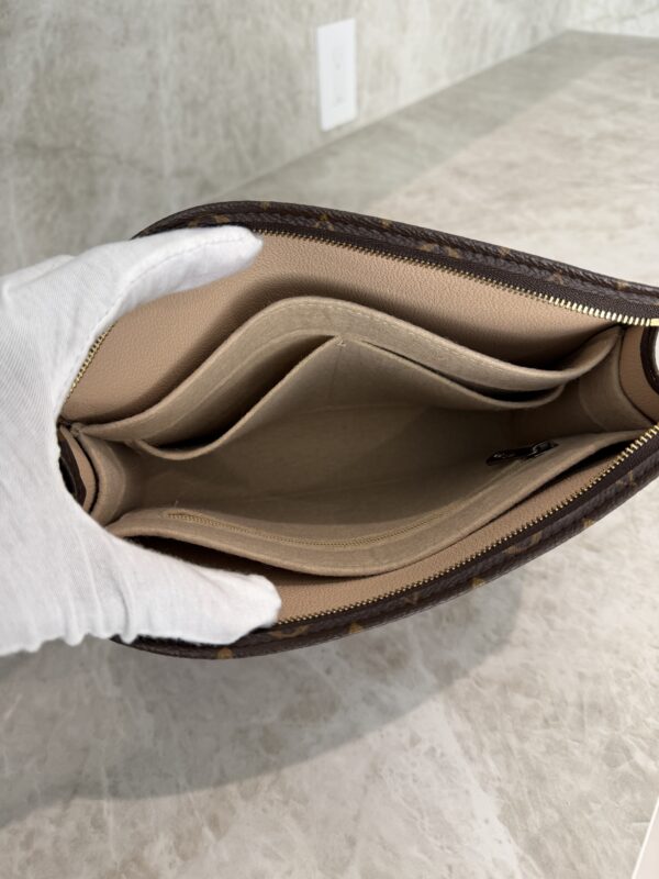 Louis Vuitton Monogram Toiletry 26
