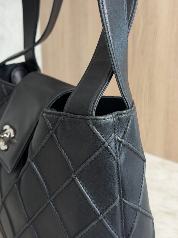 Chanel Vintage CC Lock Flap Shoulder Bag Quilted Small