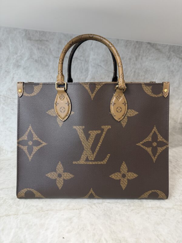 Louis Vuitton Monogram Reverse Giant Onthego MM