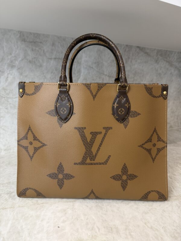 Louis Vuitton Monogram Reverse Giant Onthego MM