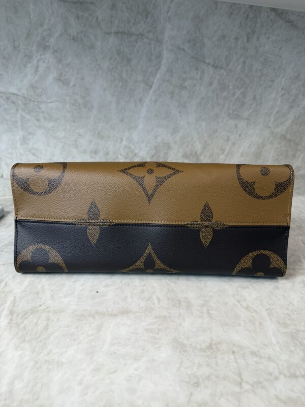 Louis Vuitton Monogram Reverse Giant Onthego MM